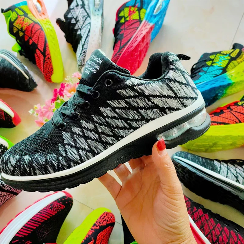  New fashion Fly knit sports shoes men sneakers With Running Casual Sports Men used
