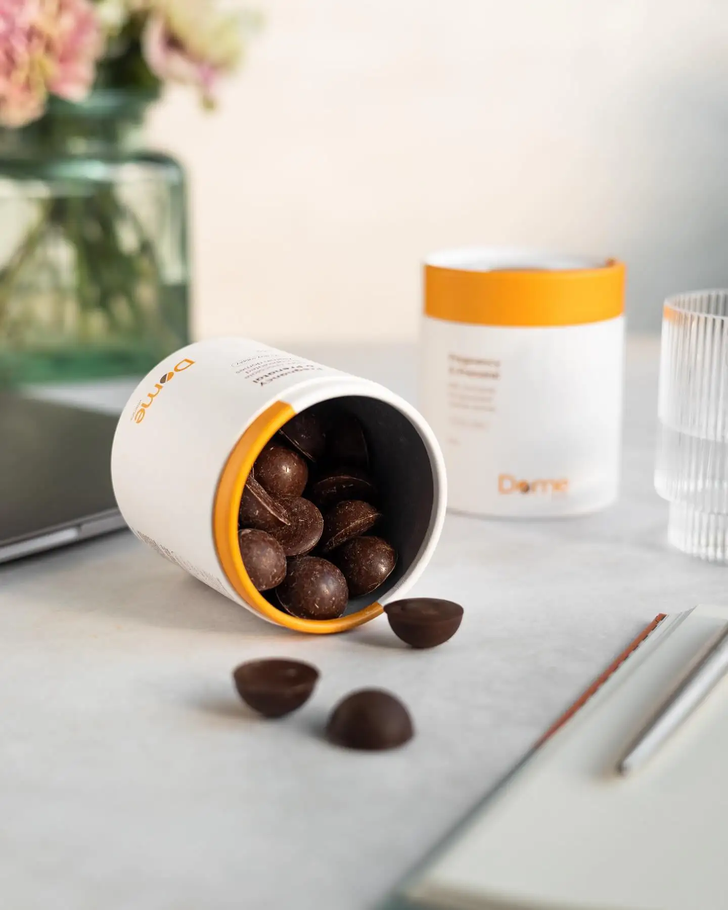 Texture paper made round snack chocolate packaging cylinder box with food-grade aluminum foil paper inside