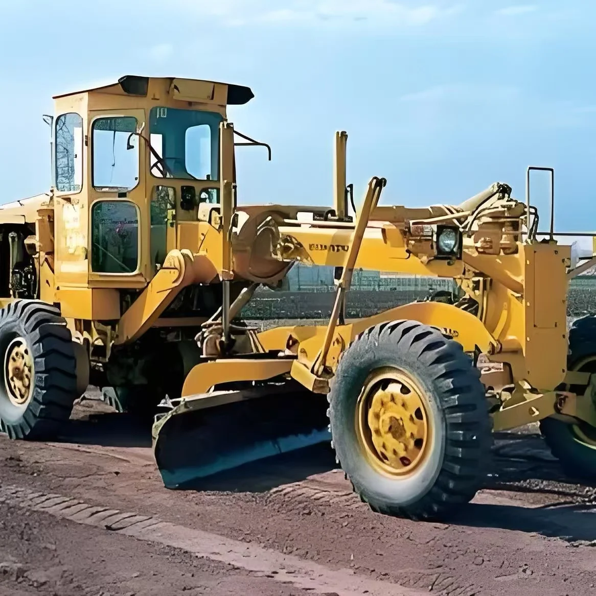 Оригинальный использованный грейдер komatsu 655 521 623 661 611 705 GD511 GD655 грейдерский насос низкая цена для продажи
