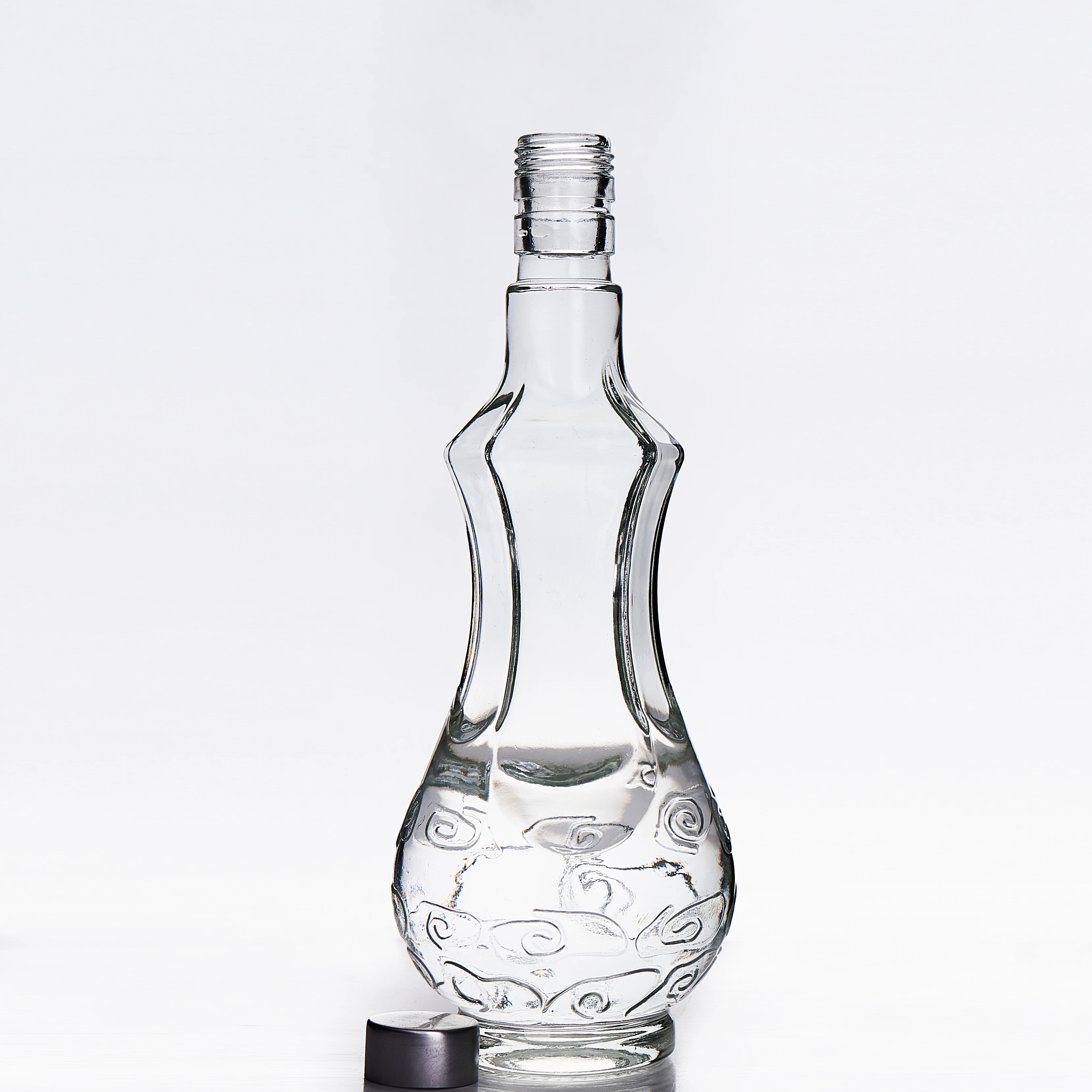 New 520ml unique personality transparent glass bottle custom whisky red and white wine glass bottle with bottle cap