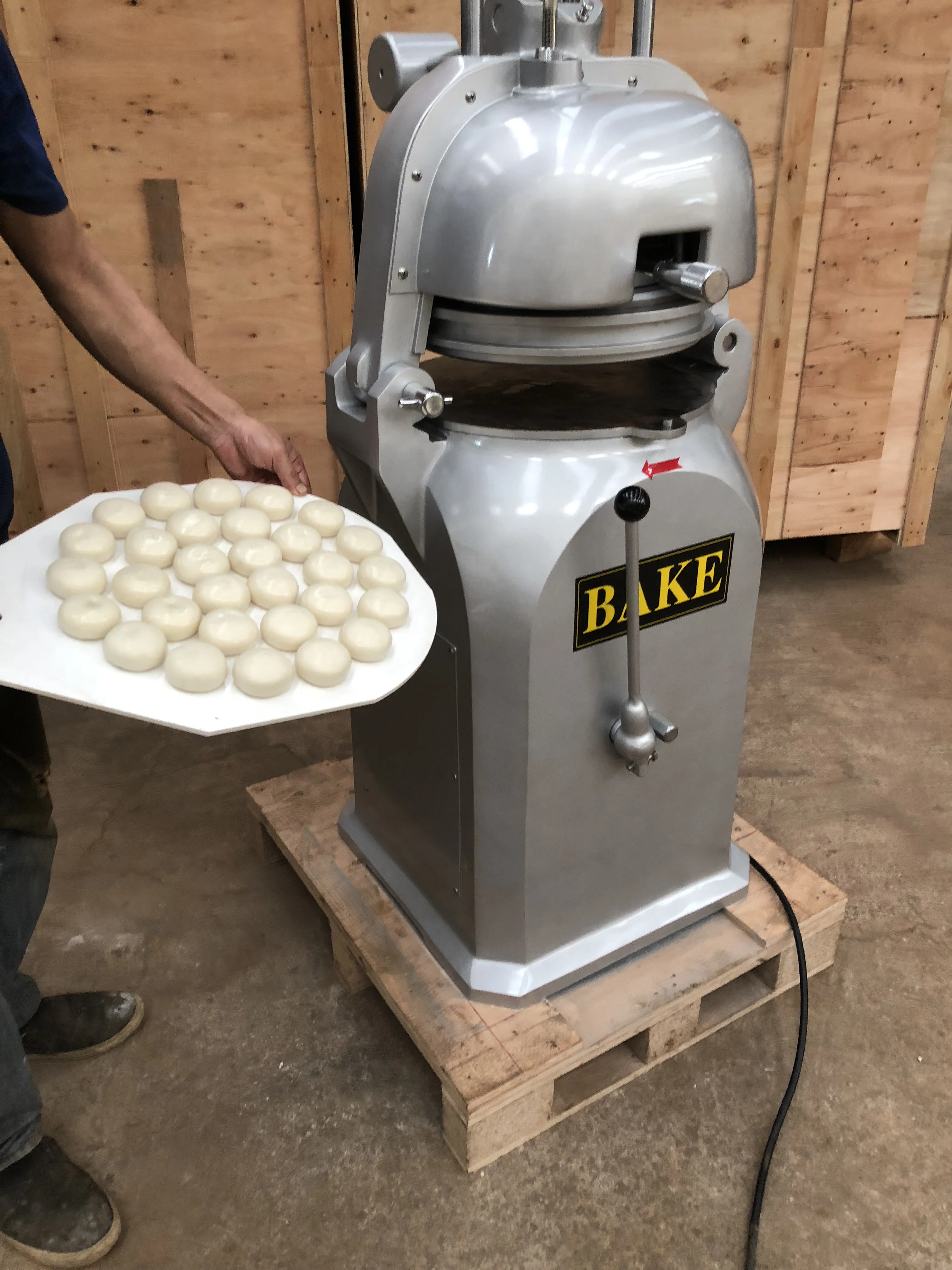 Easy to Operate High Quality Burger Buns Dough Divider Rounder Small Commercial Bread Making Machines Weight Range 30-180g