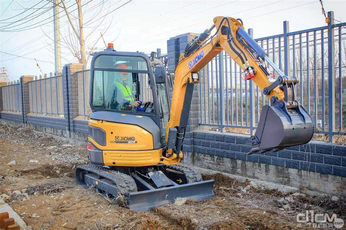 XCMG new 2 ton best price hydraulic digging mini crawler excavator XE27E for Europe prices