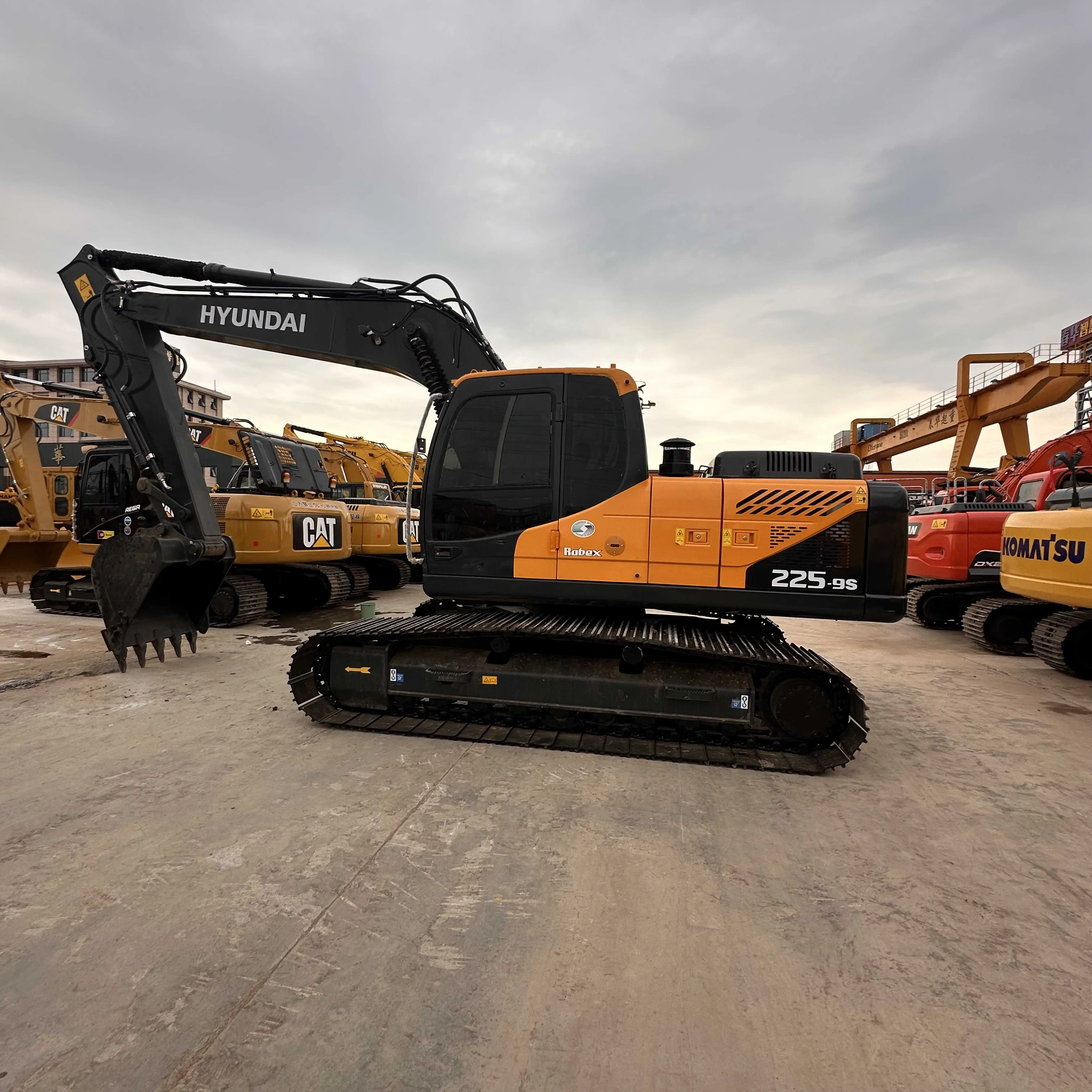 Tractor Excavator 225-9s Used Hyundai 330LC 225LC 305LC 480LC for Sale
