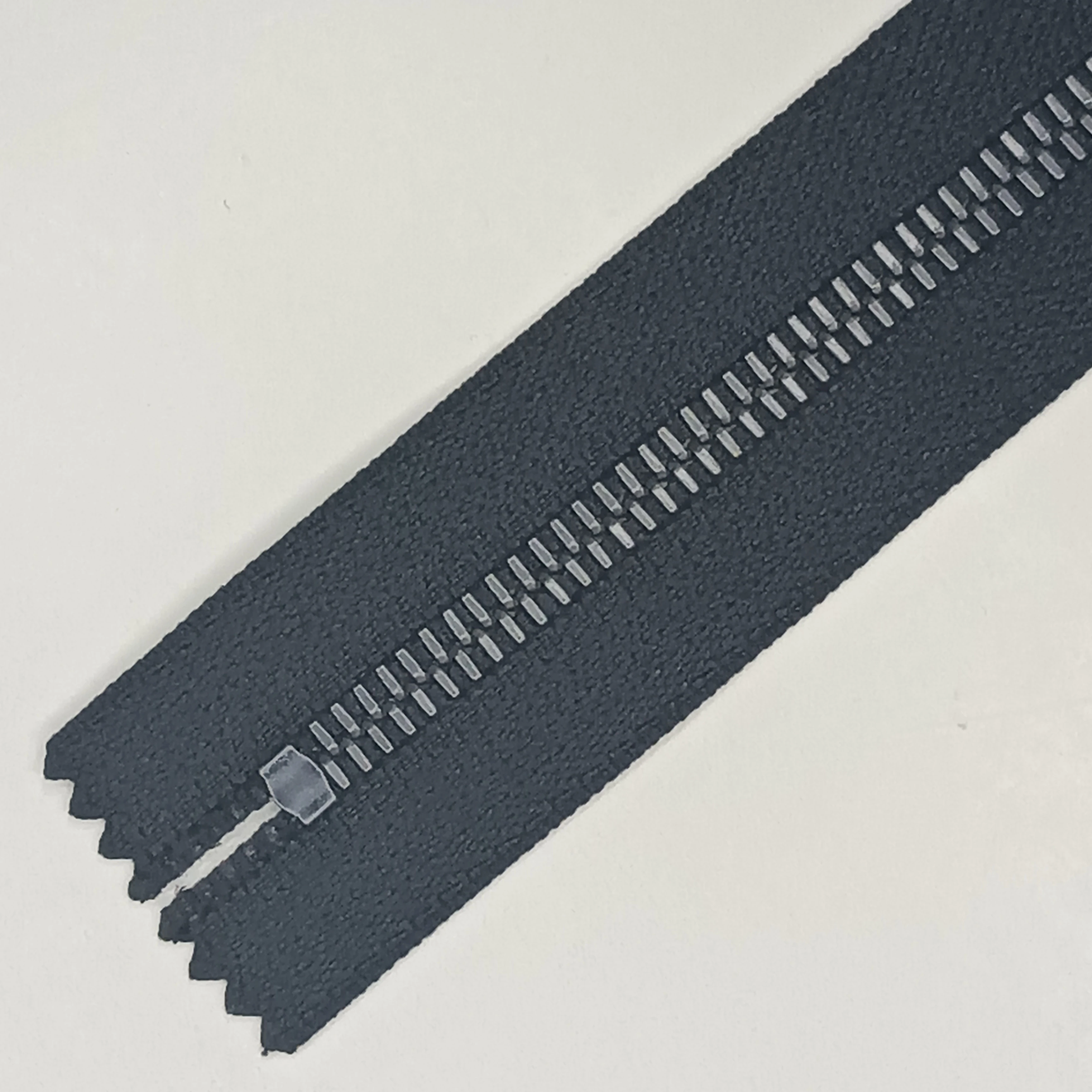 Matte wholesale custom Metal #5 plating European Teeth Closed end zippers with sliders for shoes Clothing bags Luggages