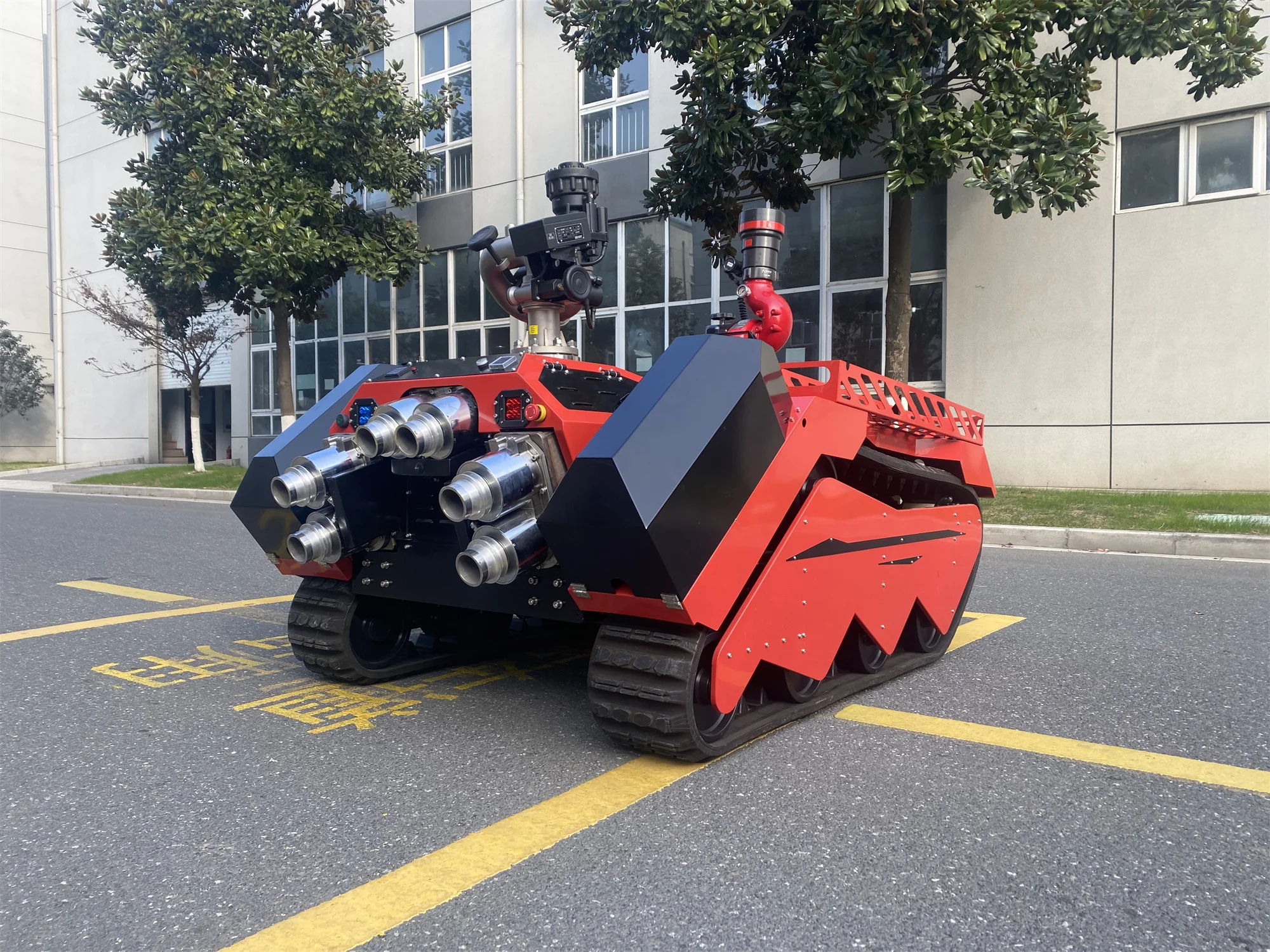 Manufacturer Price Double Monitors Remote Control High-Range Firefighting Robot For Fire Rescue