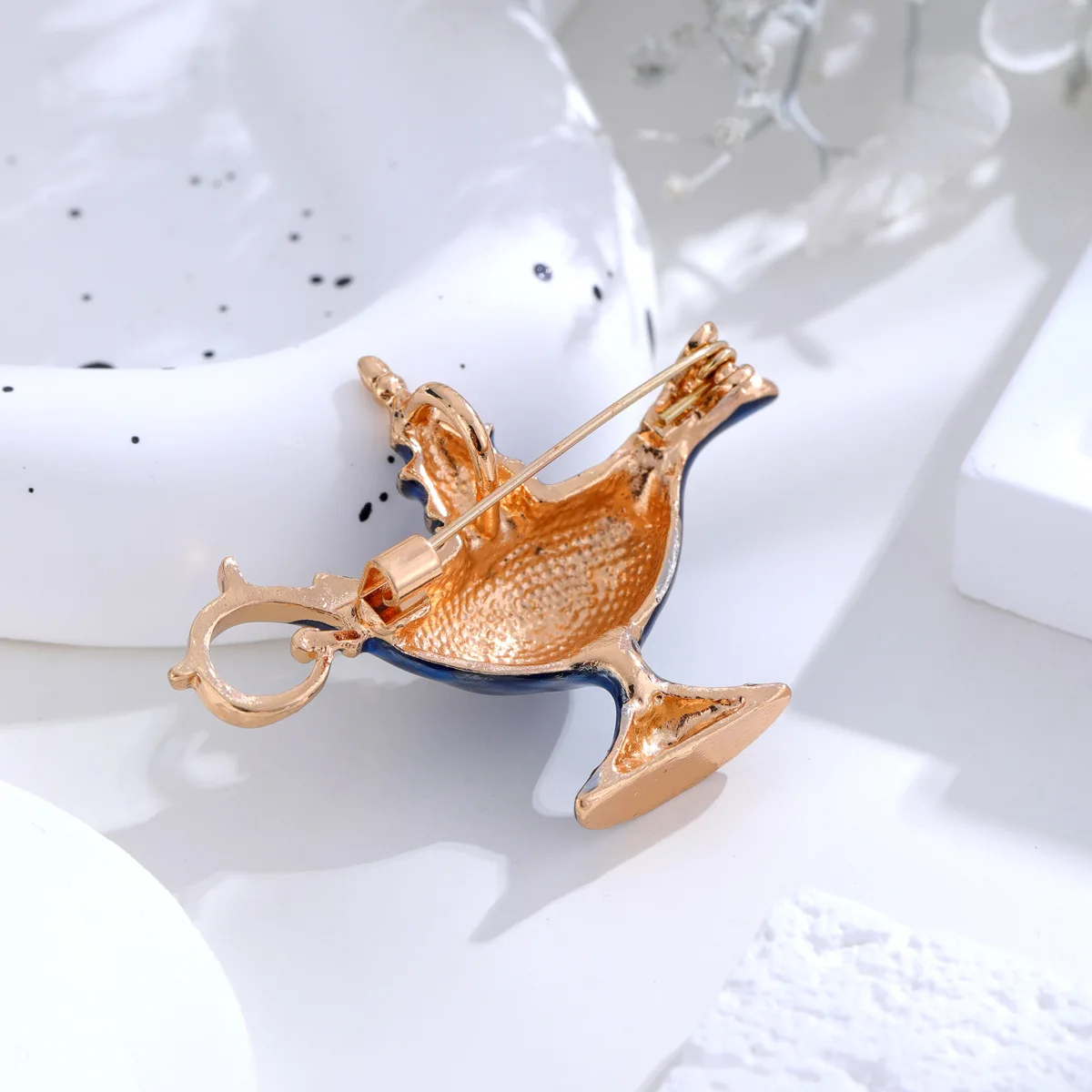 Exotic Brooches Women Vintage Divine Lamp Brooches Women Fashion Brooch Charm Jewelry 2024 New