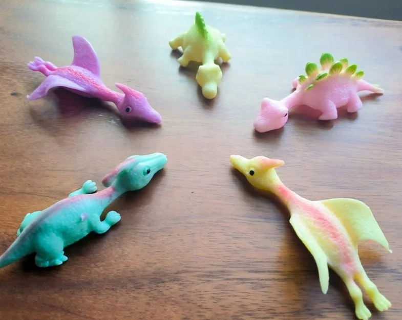 Wholesale fidget toy sticky hand squeeze decompression toy TPR dinosaur finger slingshot