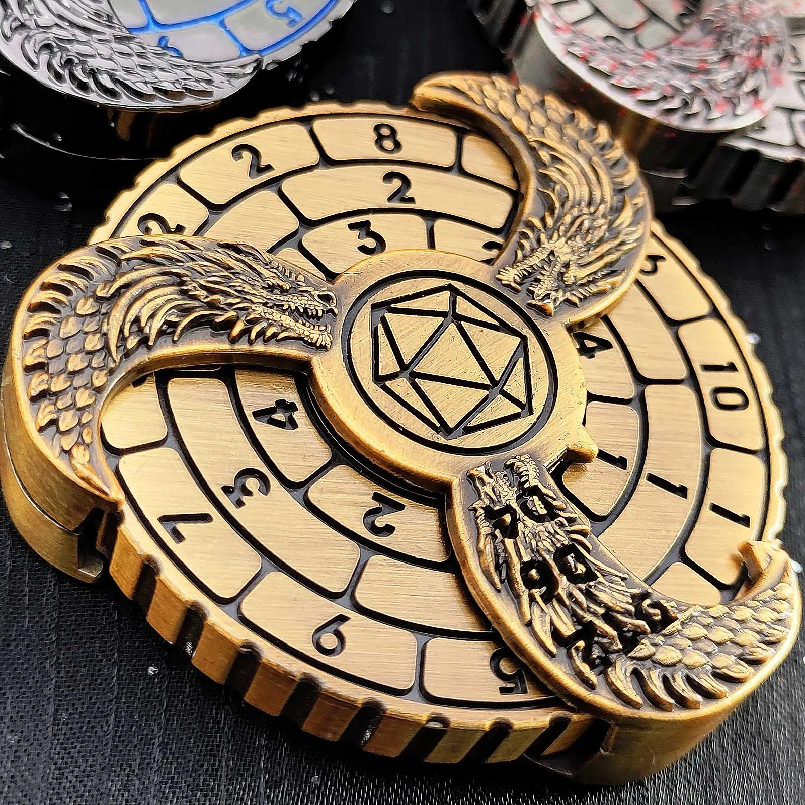 New Trend Fingertip Spinning Disc DND Player Metal Dice with Color Paper Box