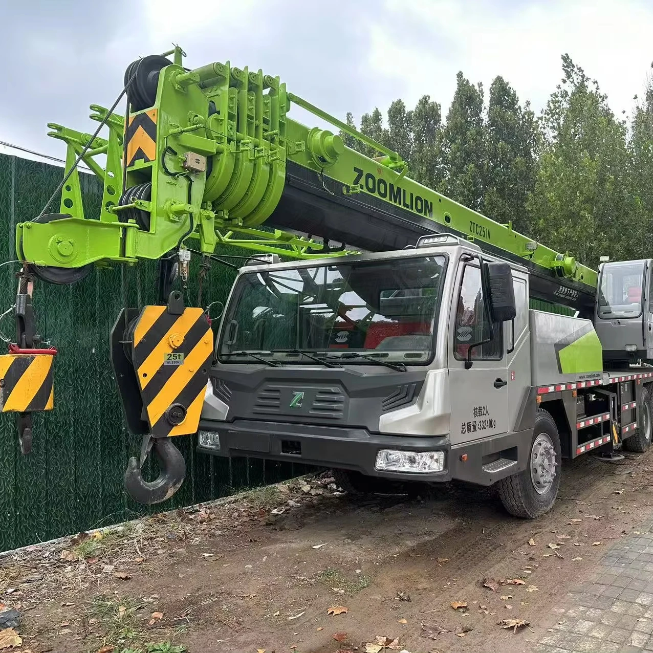 Б/у Zoomlion ZTC251V 25-тонный автокран по низкой цене мобильный кран ZTC300V с 5-секционной стрелой