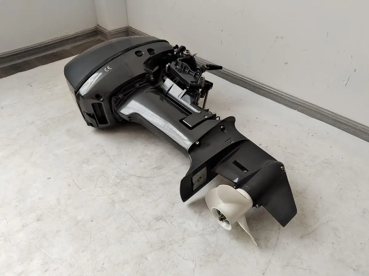 UM Professional Equipment 246 CC 2- Stroke 18HP Outboard  Motor For Sale