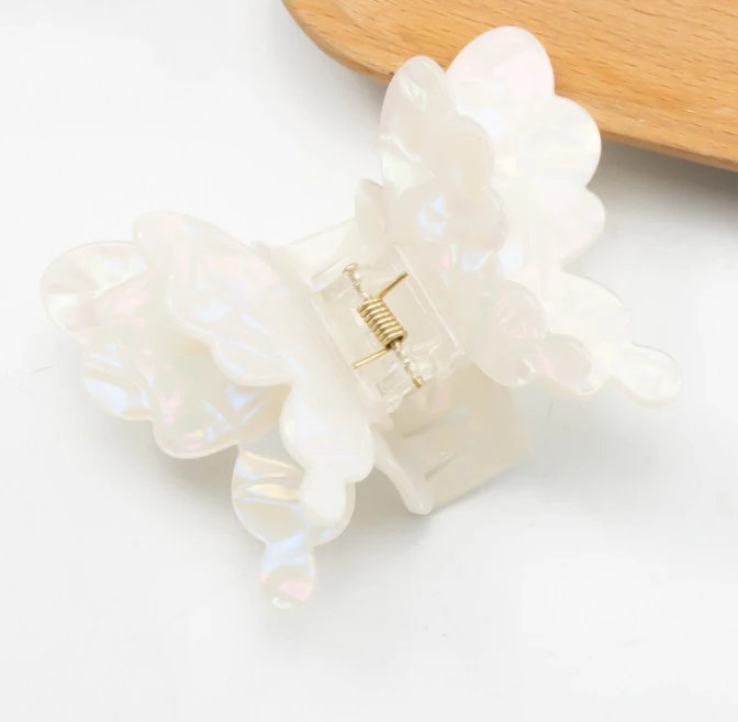 Sweet and cute butterfly hairclaw
