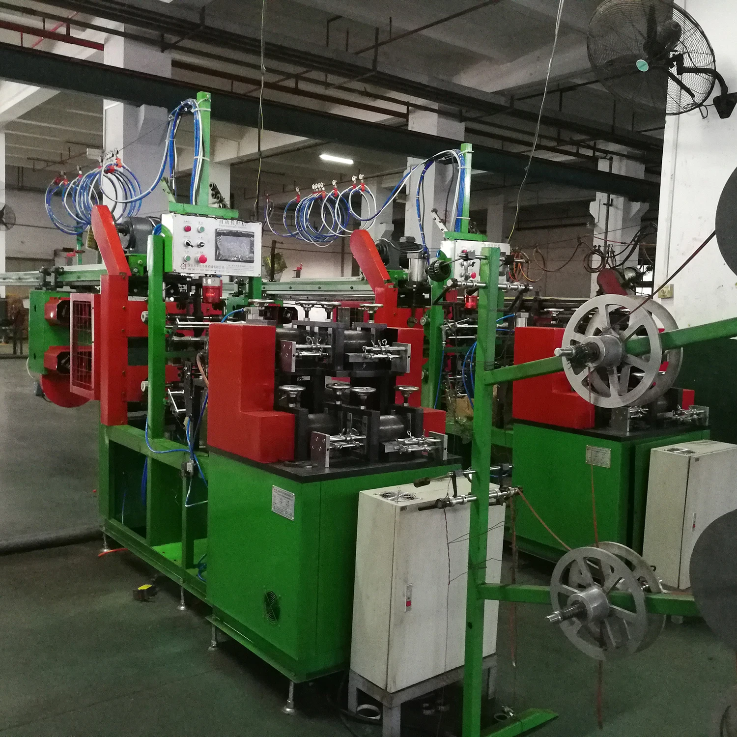 Artificial Tree Automatic Mechanical PVC Leaves Making Device Christmas Tree Machine 4 Lines Drawing Leaf Machine