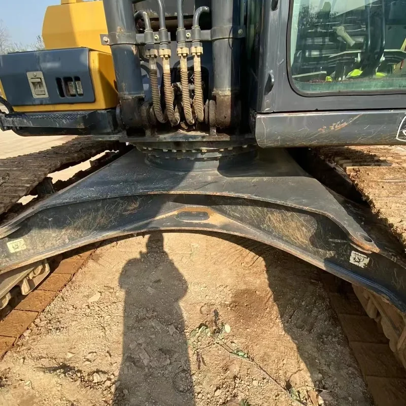 Использованный экскаватор John Deere 260 в хорошем состоянии