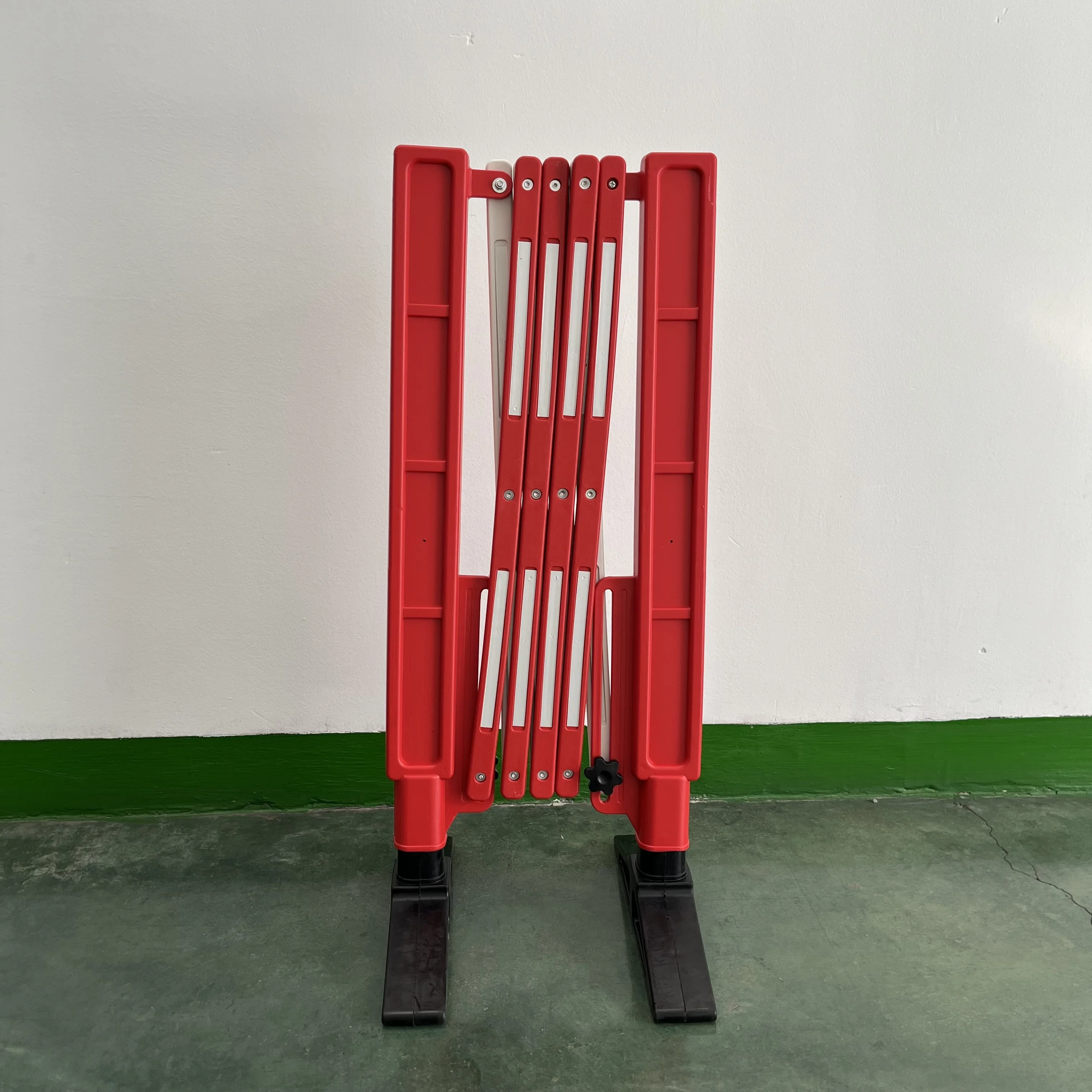 New Road Safety Portable Expanding Security Barricade Portable Guardrail PE Retractable Traffic Fence