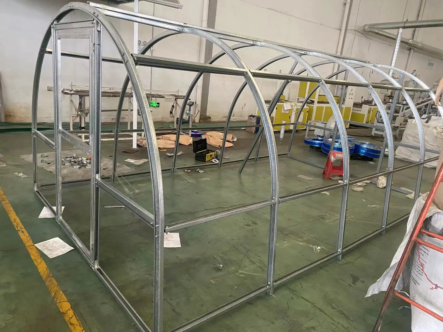 New design polycarbonate garden single door Galvanized steel tunnel greenhouse