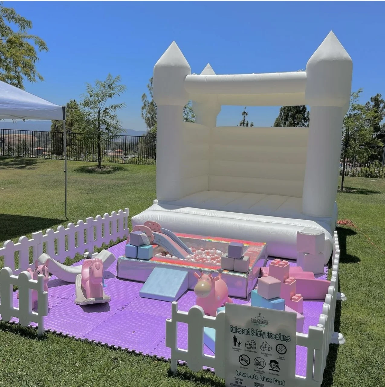 8ft Luxury Mini White Bounce House White Castle Bounce With Blower