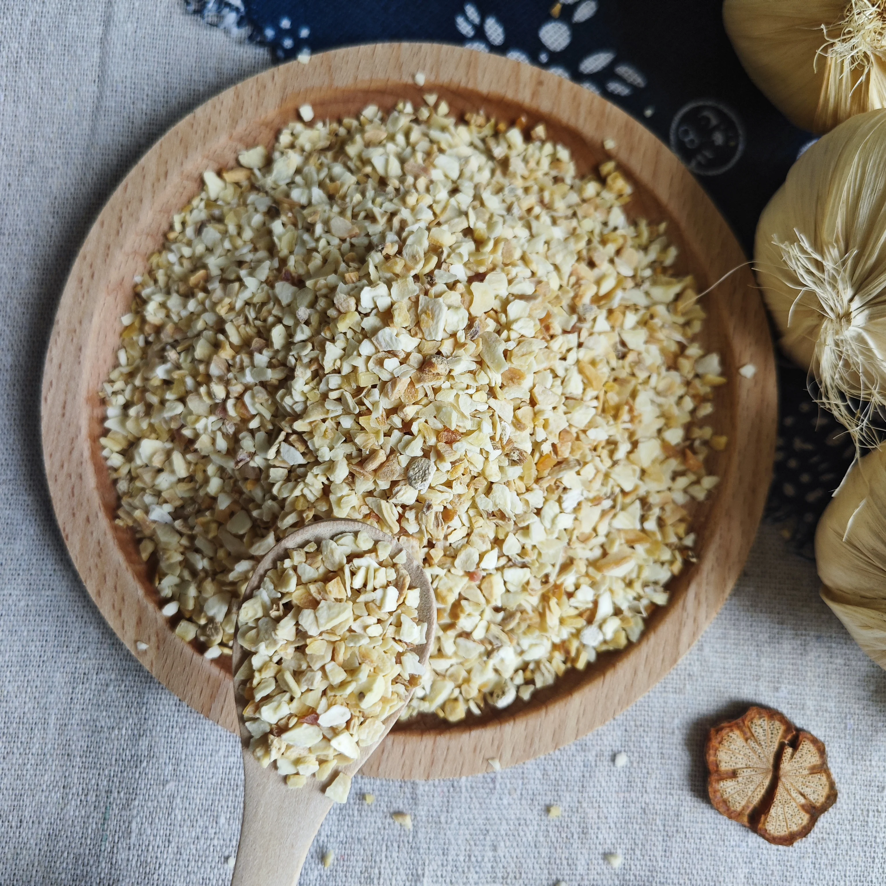 Dongao food 100% pure Dehydrate Garlic Granule and Garlic Flake with Good Quality