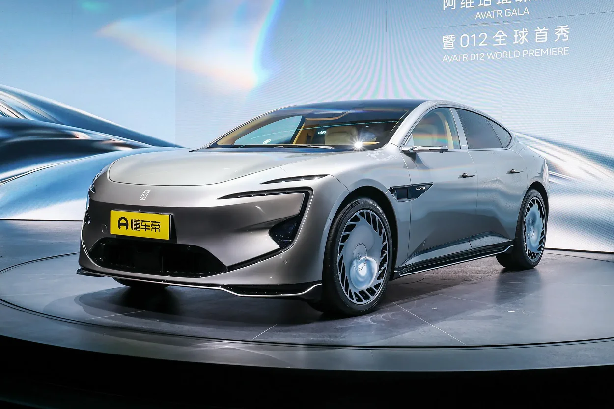 Электродвигатель автомобильный Аватр 12 электромобиль от changan 4door5seat автомобиль 215 км/ч avatr12 внедорожник