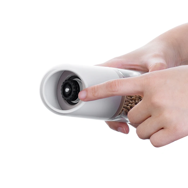 modern refillable manual ceramic spice and herbs grinder bottle adjustable coarseness glass salt and pepper mill for kitchen