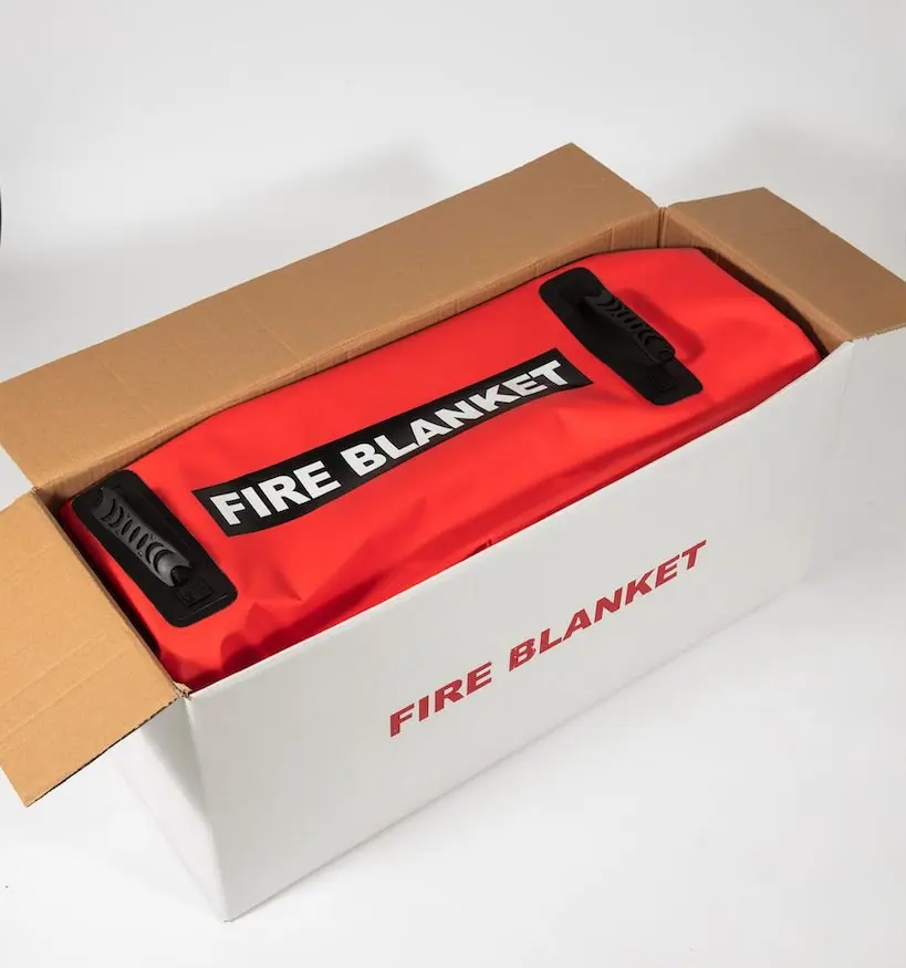 Fire Resistant Electric vehicles fire blankets 6m*8m 19.8*26 Ft fire extinguishing blankets fiberglass
