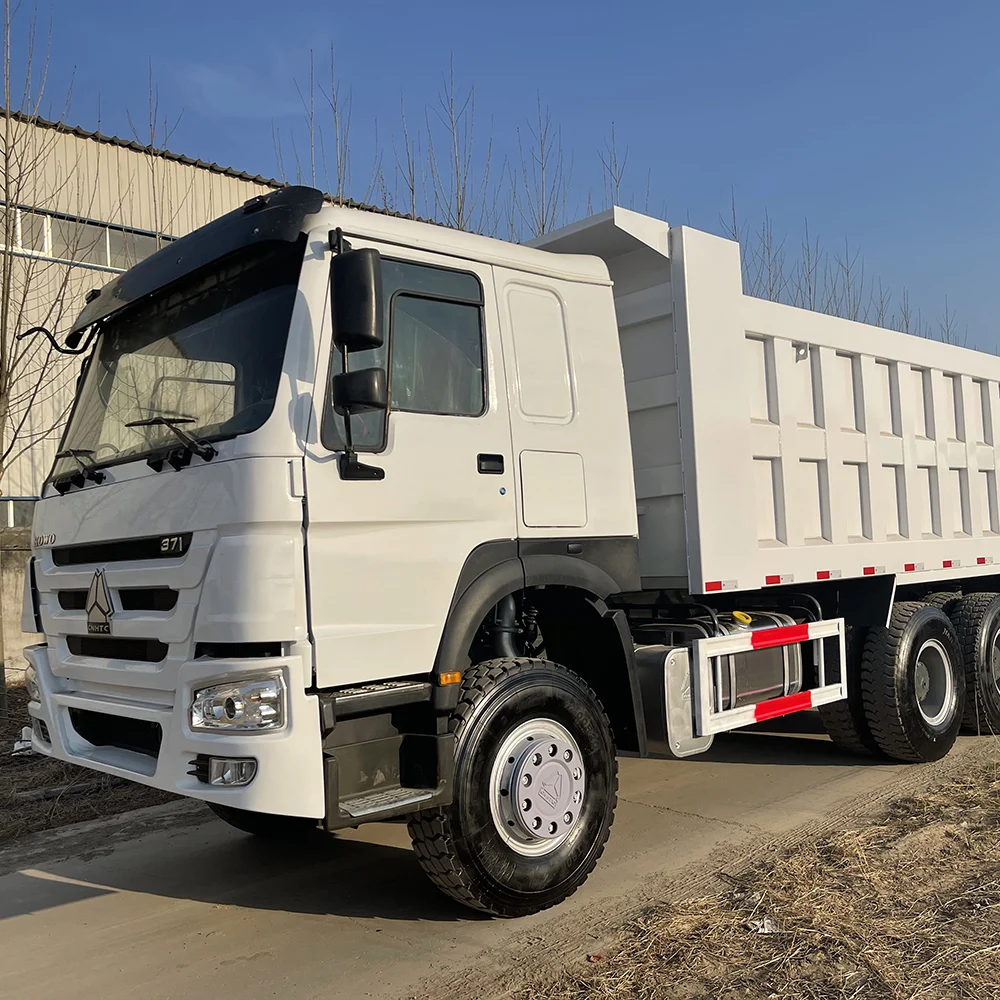 The second-hand 20m3 dump truck made in China is sold at a low price