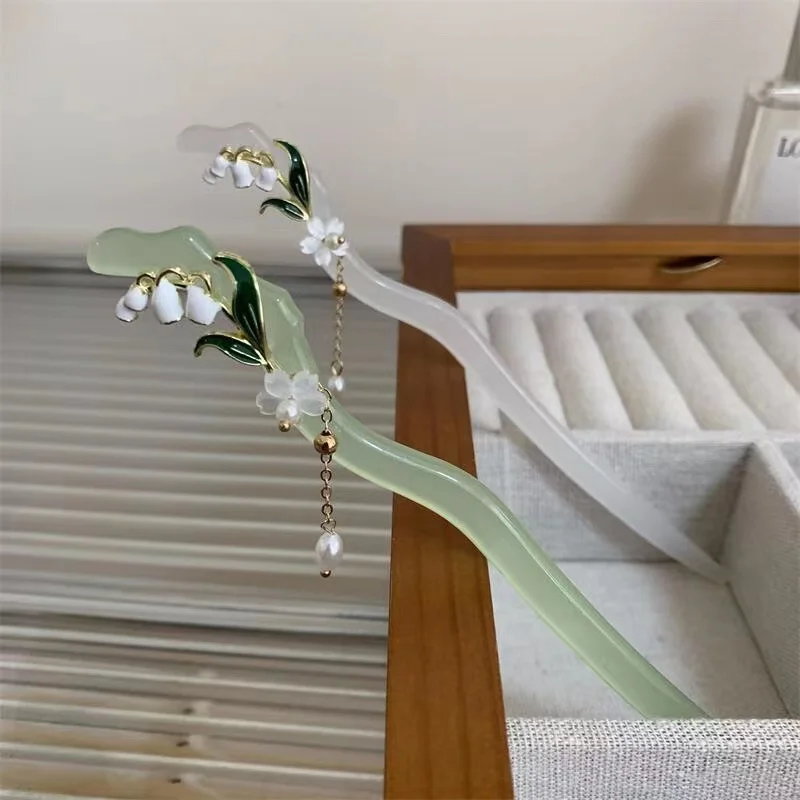 Заводская заколка для волос с уксусной кислотой