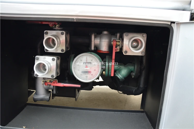 DONGFENG 2-5CBM Euro3 Standard Petroleum Tanker Truck Mobile Petrol Station Truck