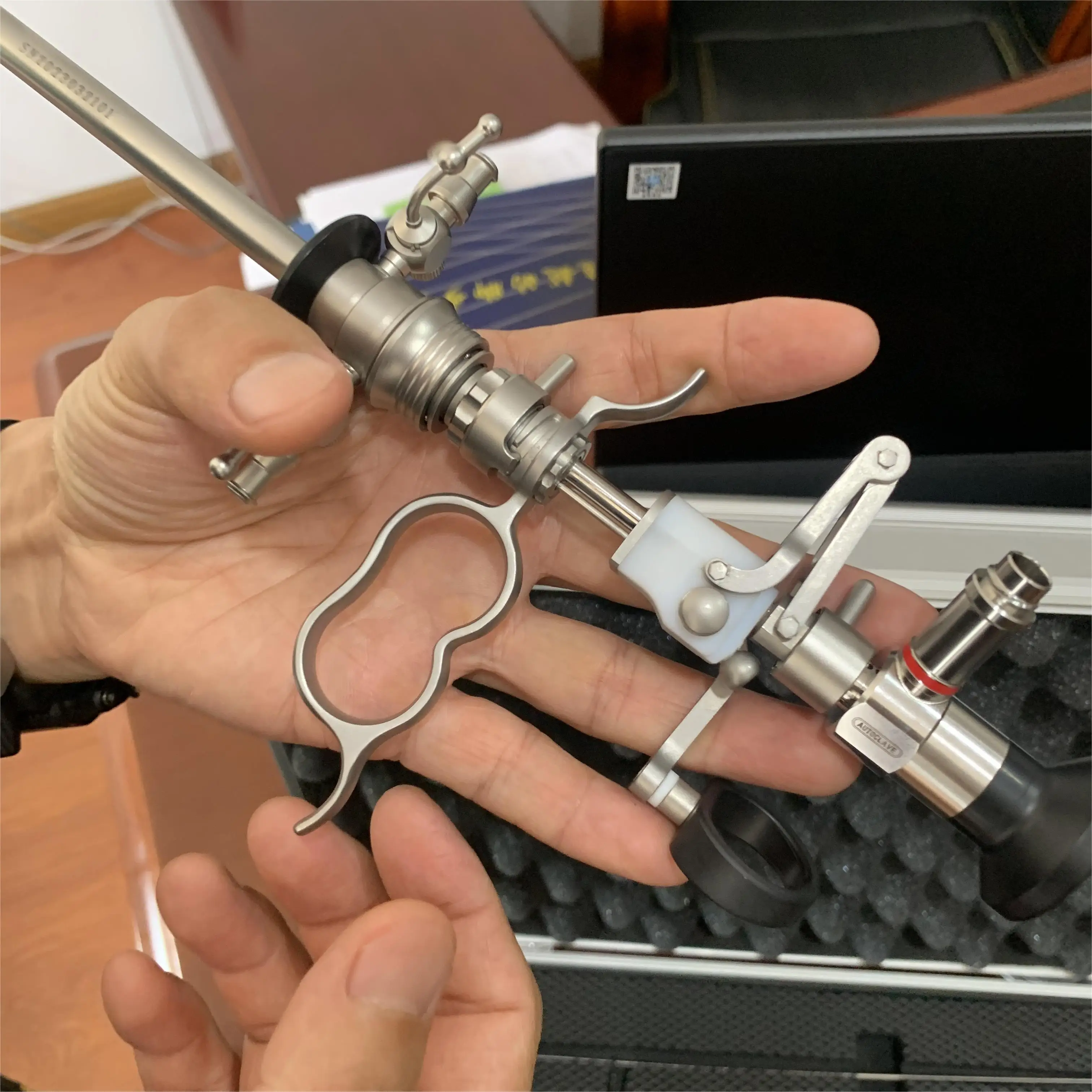 Morcellator Endoscopes Urology marcellation  enurleated adenoma within the bladder holep surgery Endoscopic surgical planer