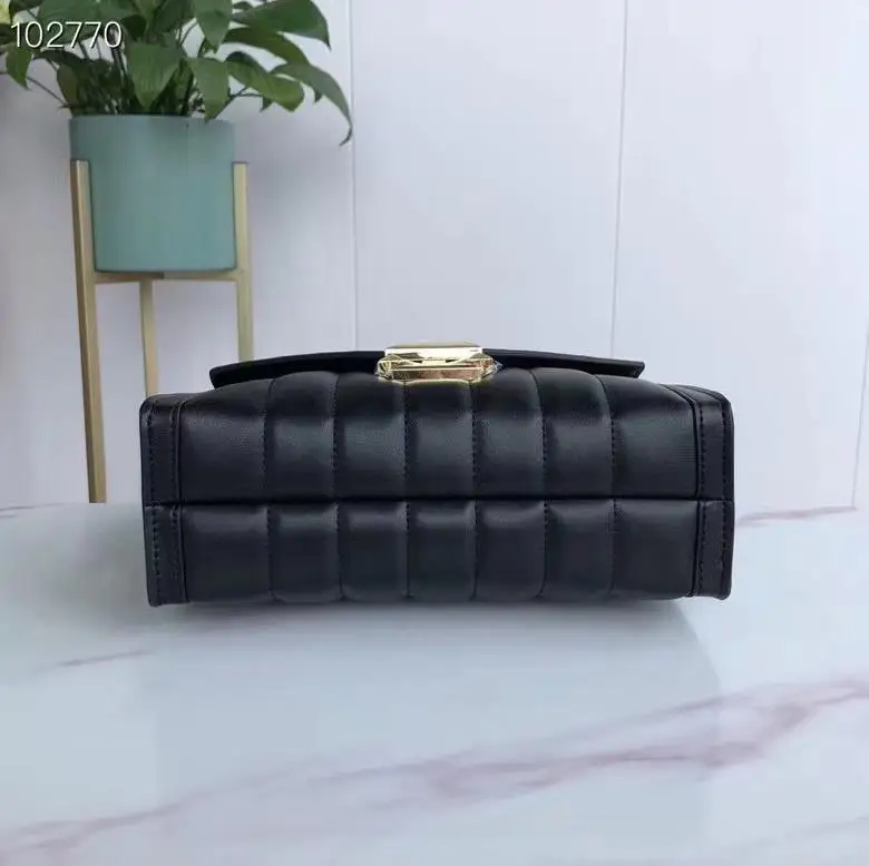 New designer fashion chain shoulder bag messenger bag top quality lamb leather ladies diagonal handbag handbag factory sale 