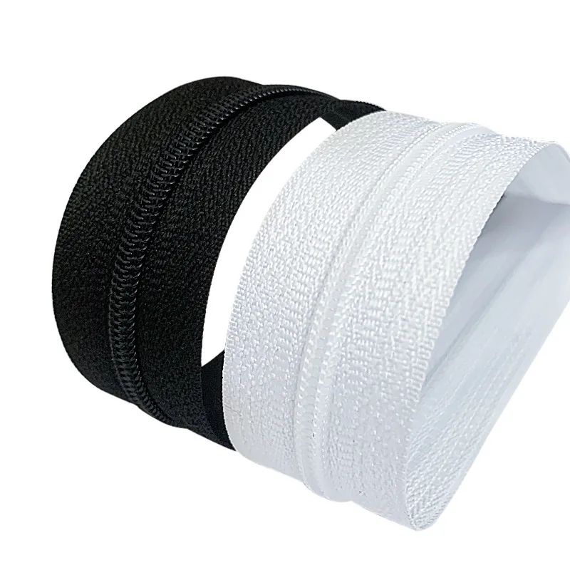 Wholesale Factory Price NO.5 NO.7 Raw White Raw Black Nylon Zipper Coil  5# 7# Long Chain  For Garments 5 nylon zipper by roll