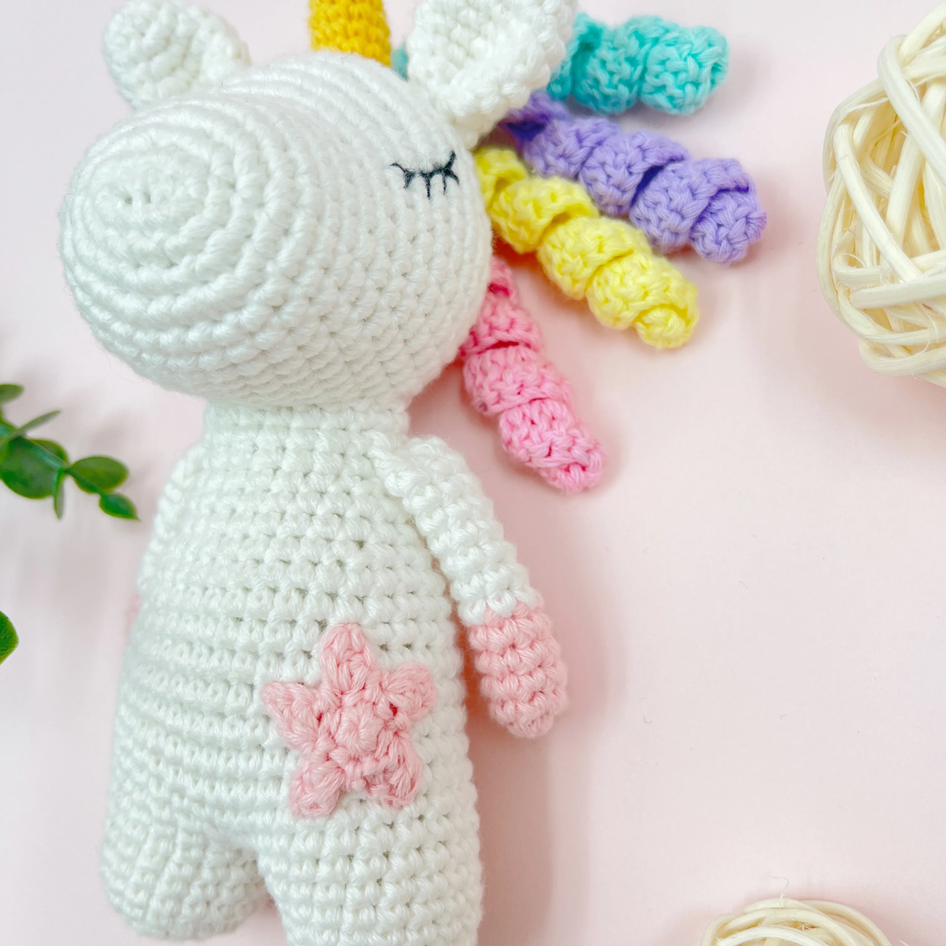 Волшебные игрушки единорога и амигуруми для причудливых игр