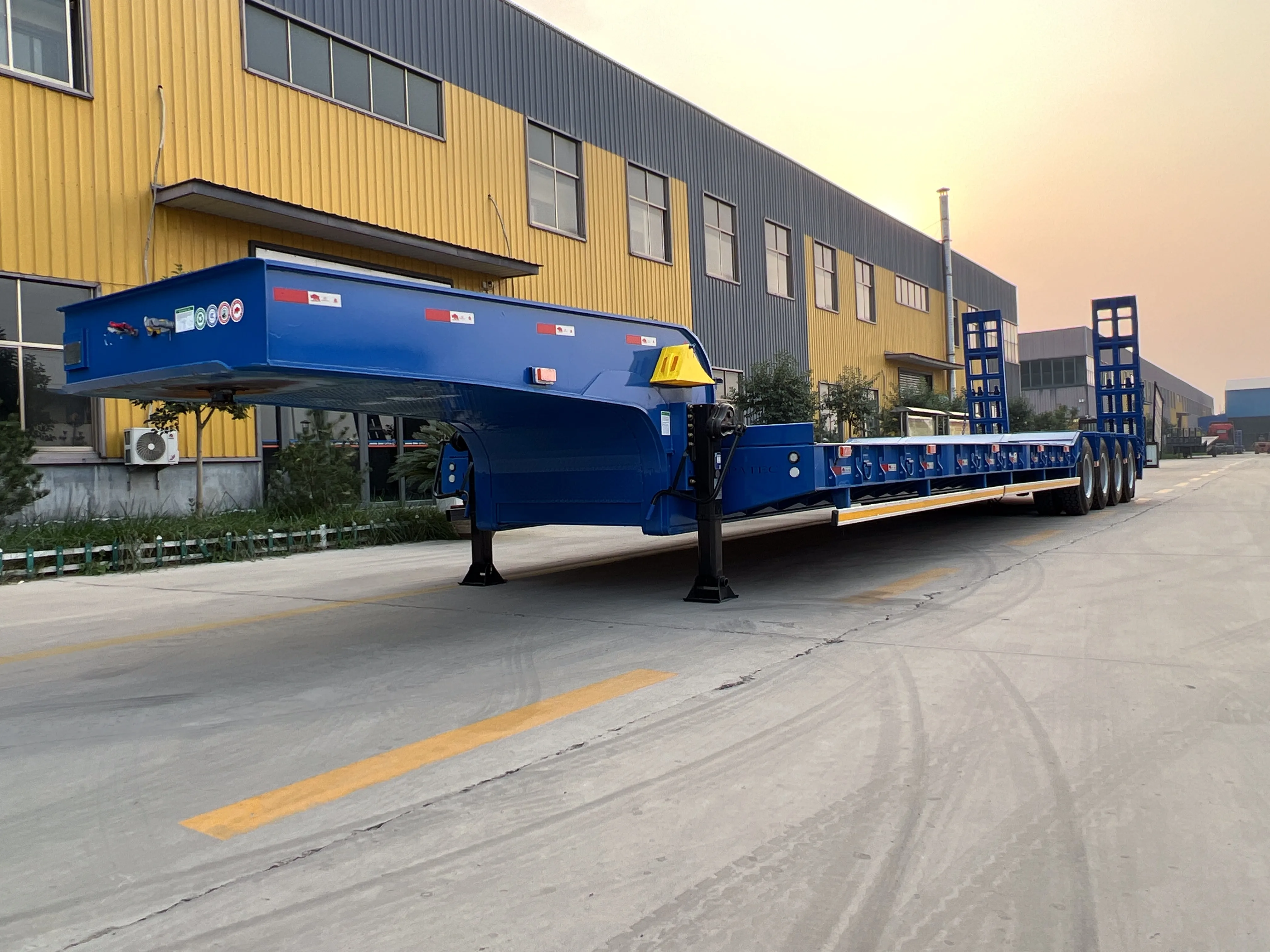 Hydraulic Extendable 80 Tons 4Axles Low Loader Heavy Duty Excavator Transport Step Drop Deck Lowboy