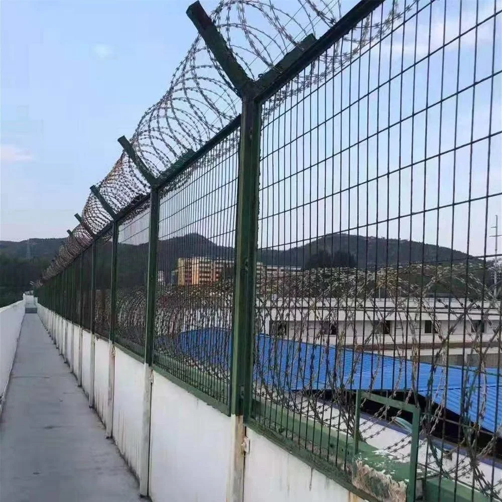 Оцинкованная колючая проволока диаметром 500 мм x 10 кг используется на верхушке забора