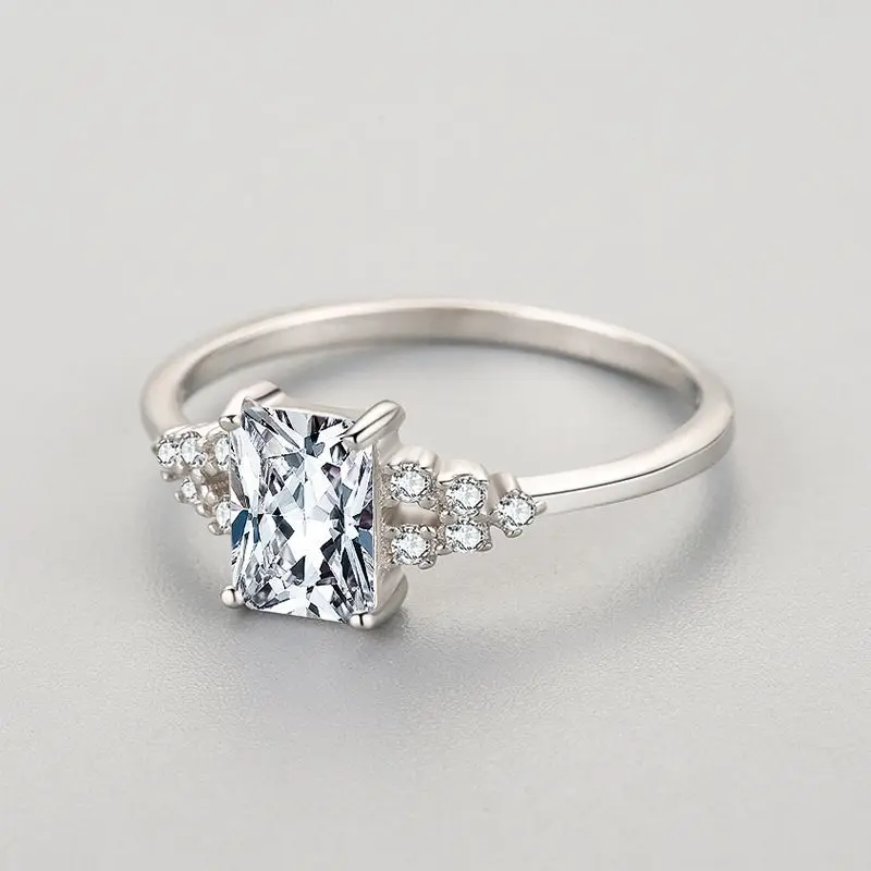 Hot Selling 925 Silver Fashion Classic Diamond Wedding Ring High Quality Zircon Light Luxury Silver Jewelry Ring for Women