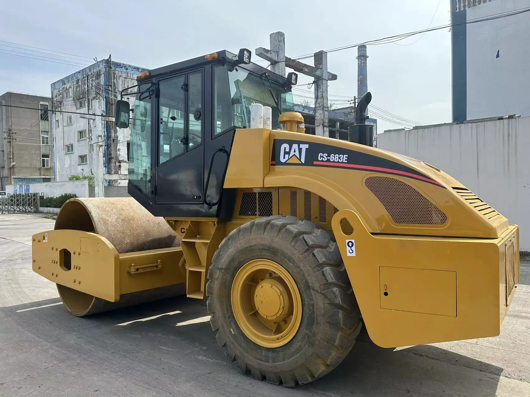 Japan Road roller compactor used Caterpillar CS683 CS583 for sale