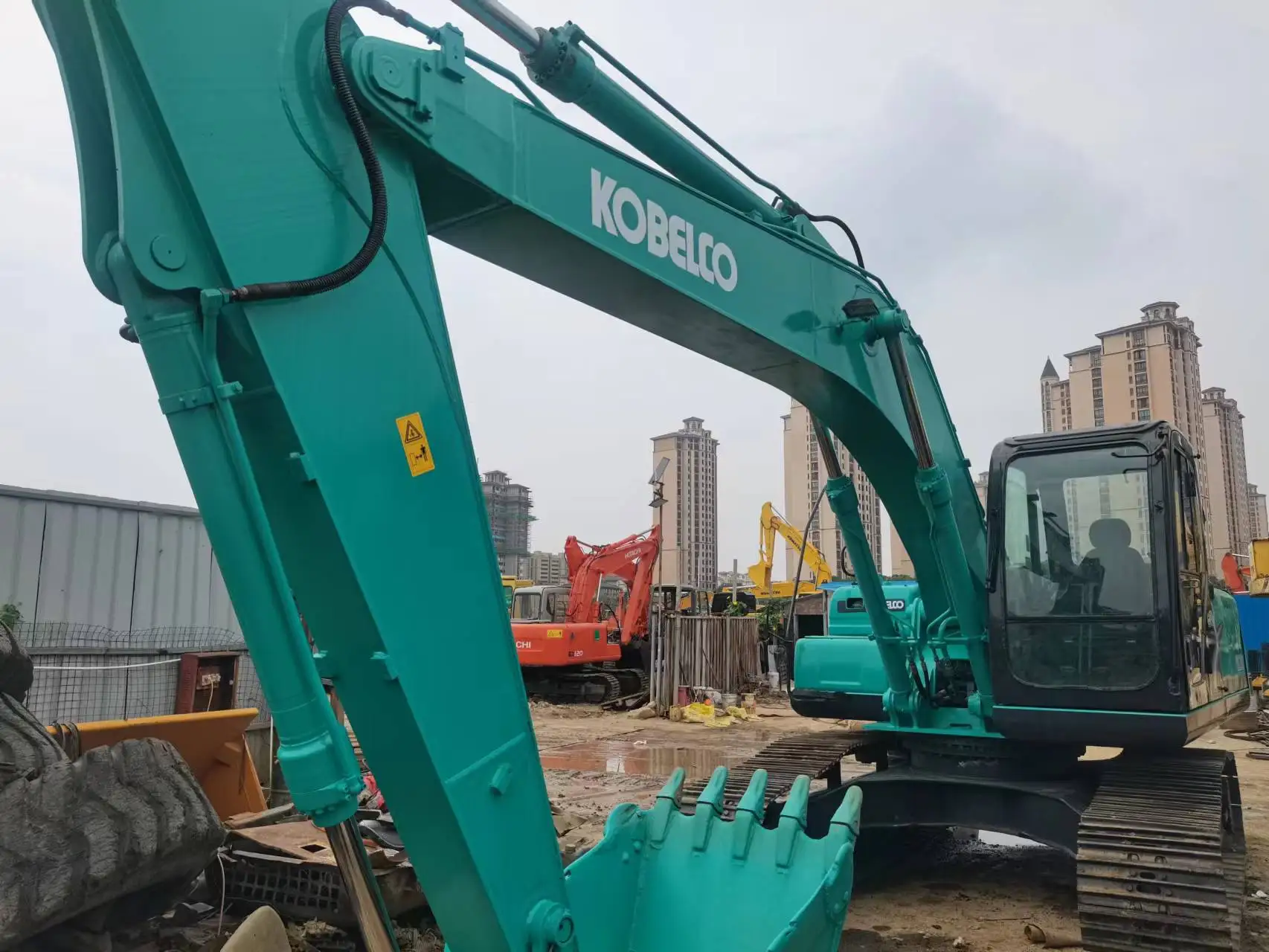 Used Japan made excavator Kobelc SK55 SK75 SK135SR SK140-8 SK200-8 Excavator komat pc220-6 pc200-6 pc200-8 pc220-8 pc240 pc300