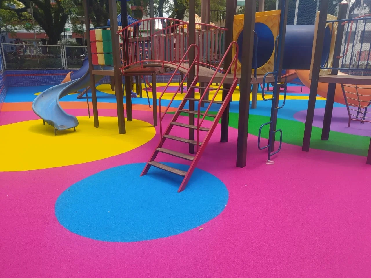 Цветные резиновые гранулы EPDM/TPV для покрытия игровой площадки