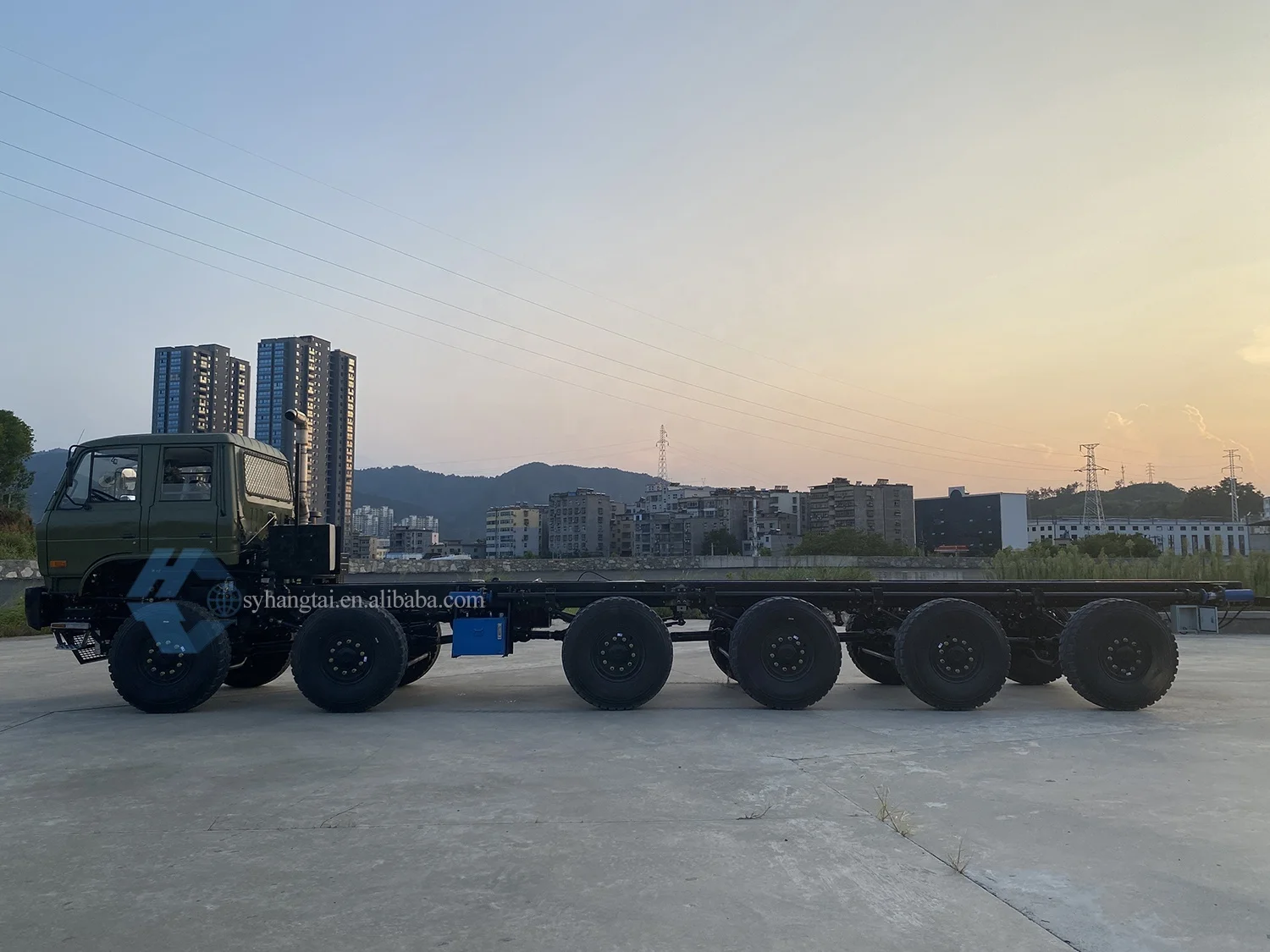 Dongfeng 6 Axle 12Wheels Full Drive 12x12 Heavy Truck Chassis Diesel 560hp Weichai Engine