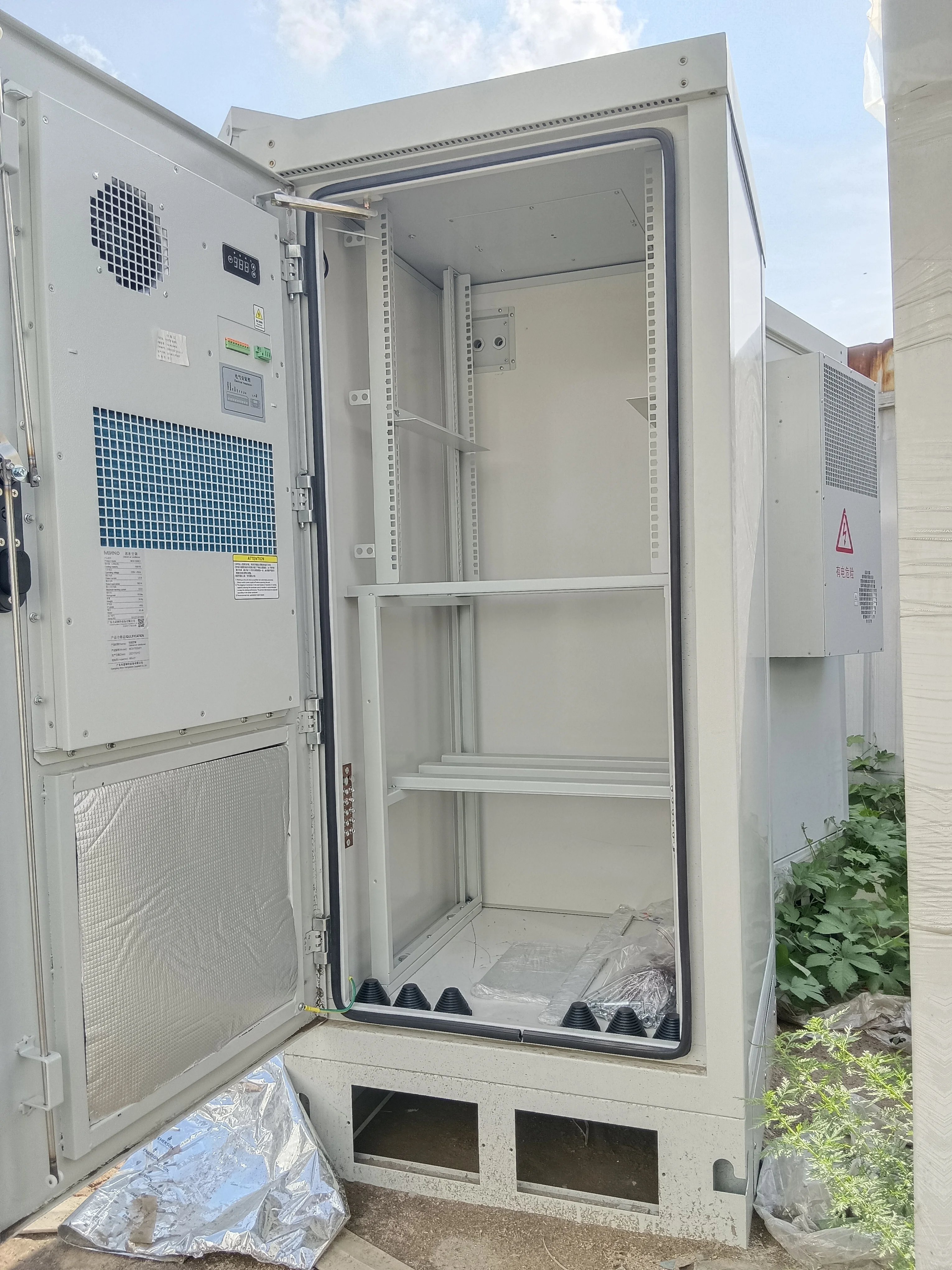 Customizable Waterproof Metal network cabinet IP55 outdoor Telecom Cabinet