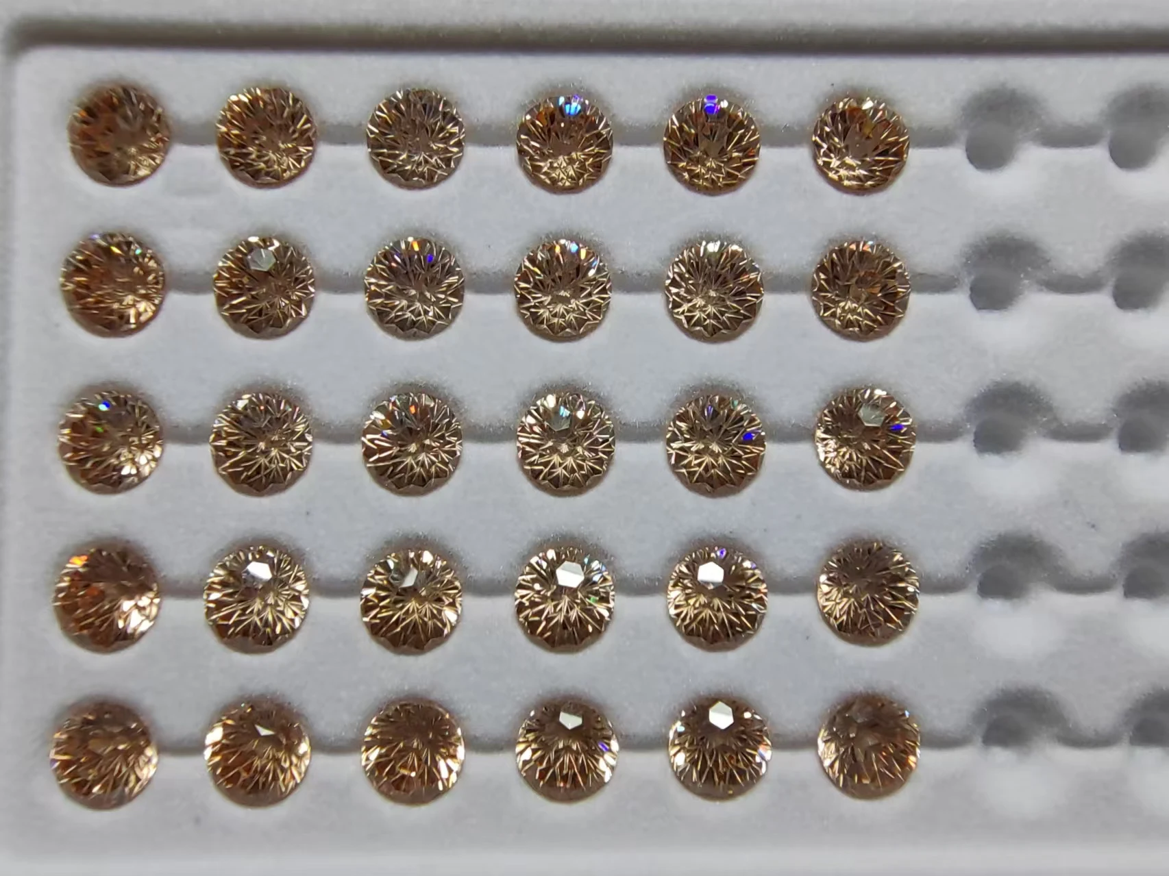 Yisheng New Arrival Customizable 12mm Fancy Chrysanthemum Cut Pink Yellow Blue Green Cubic Fashion Jewelry 1mm White Diamond