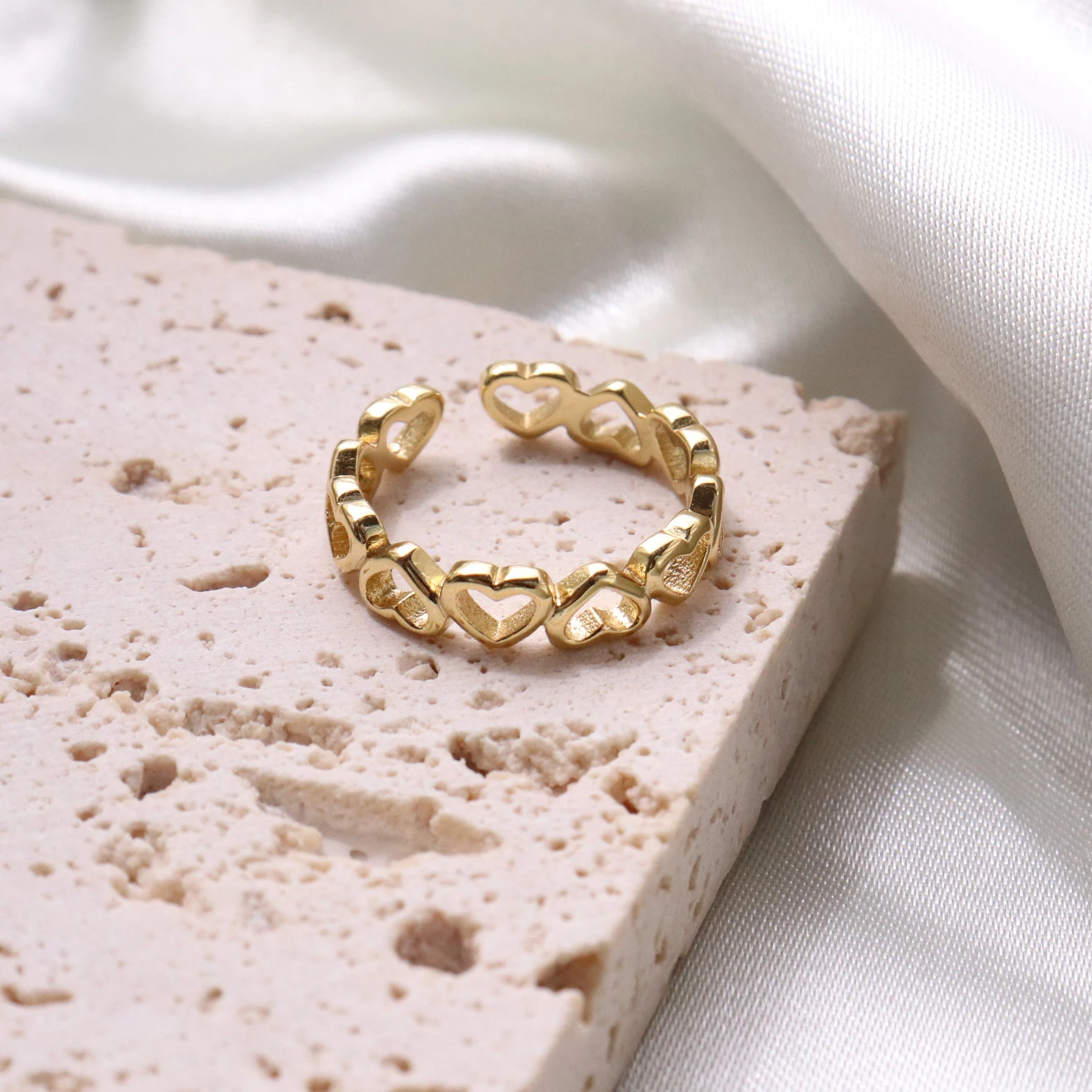 Chris April retro 925 sterling silver gold plated simple heart hollow finger ring