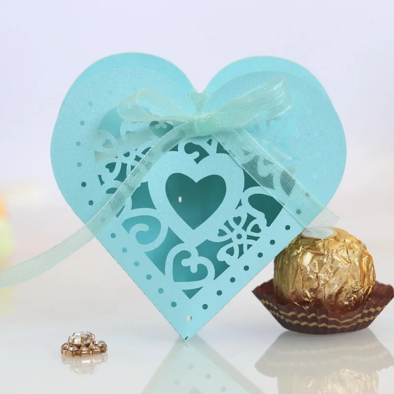 Подарочная коробка для конфет с лазерной резкой в форме сердца