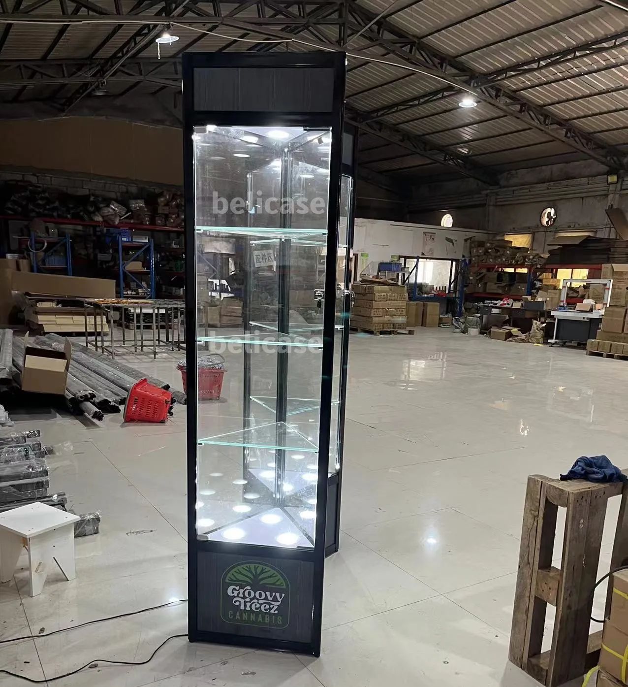 Cheap Boutique Jewelry Watch Shop Furniture Glass Cabinet with Led lights Smoke Shop Aluminum Frame Glass Corner Showcase