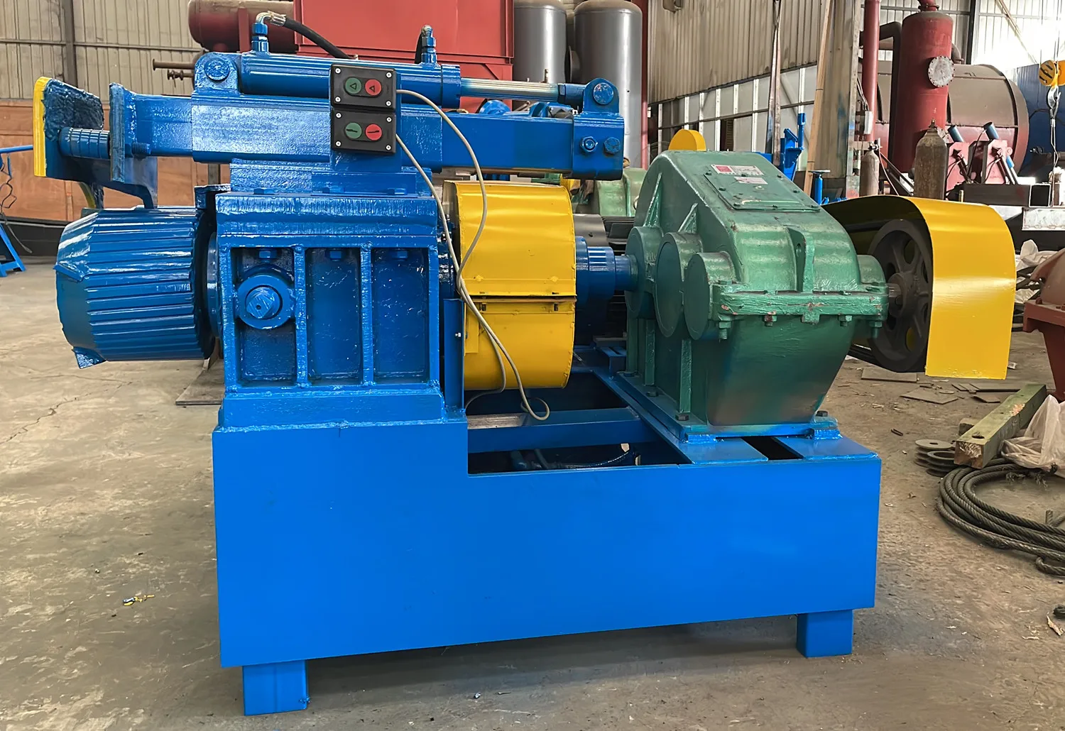Fully automatic continuous waste plastic tyre pyrolysis to oil