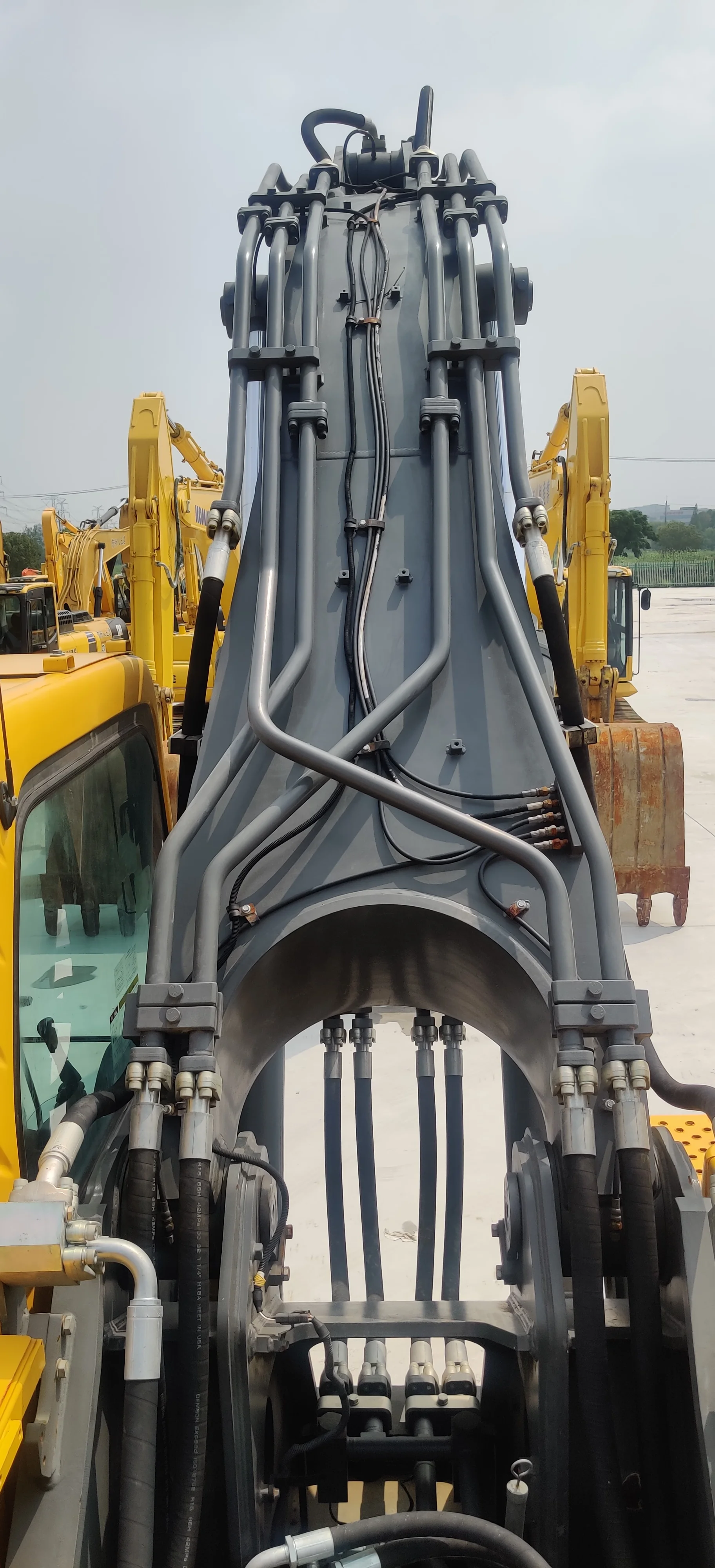 High Performance Used Volvo 460 Crawler Excavators In Construction Works