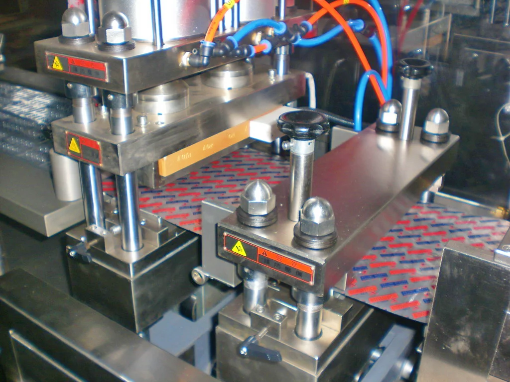 Hot Sale Automatic Thermoforming Capsule Pack Sealing Blister Packing Machine For Tablet