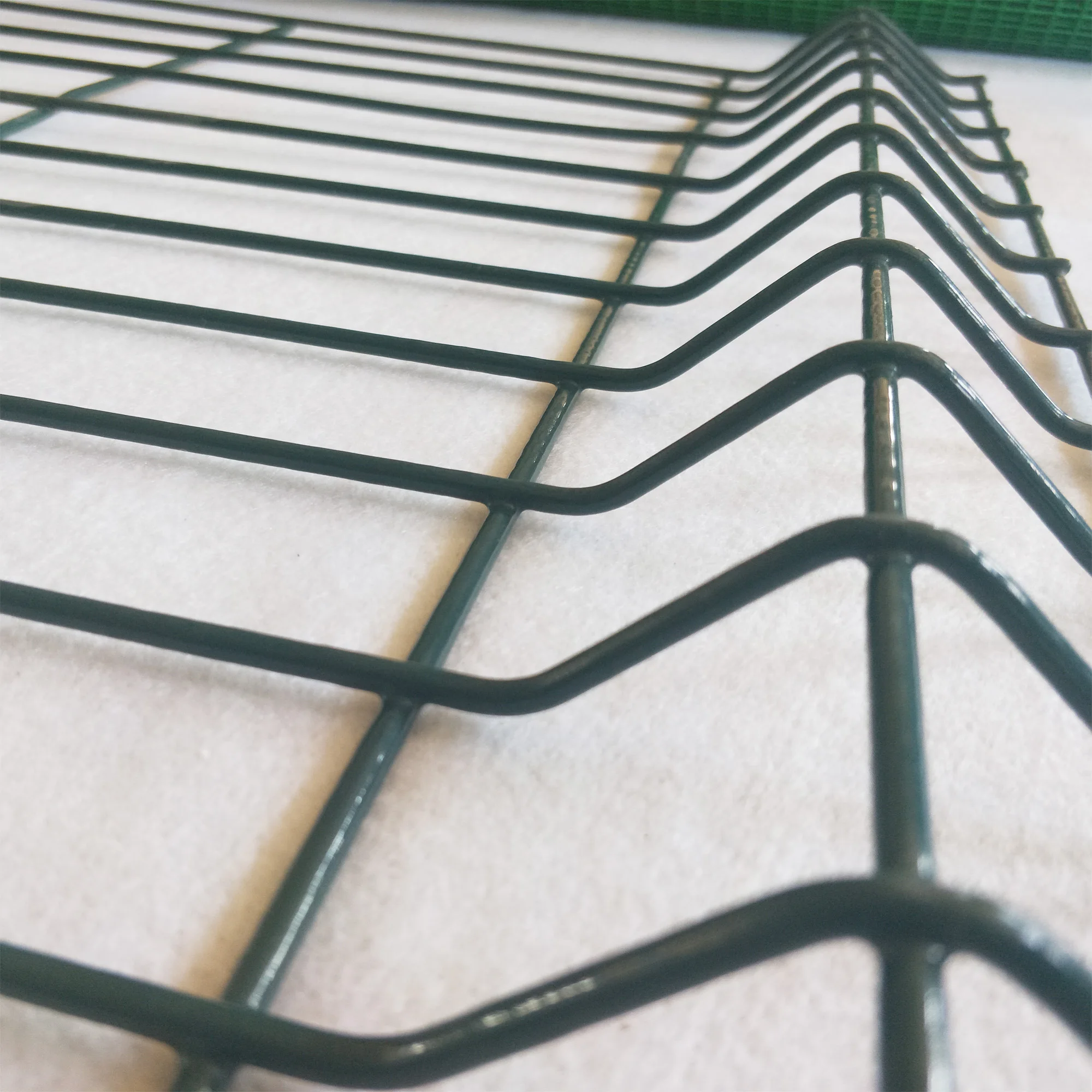 Home Outdoor Decorative Welded Wire Rigid Mesh Metal Curved Panel 3D Garden Fence