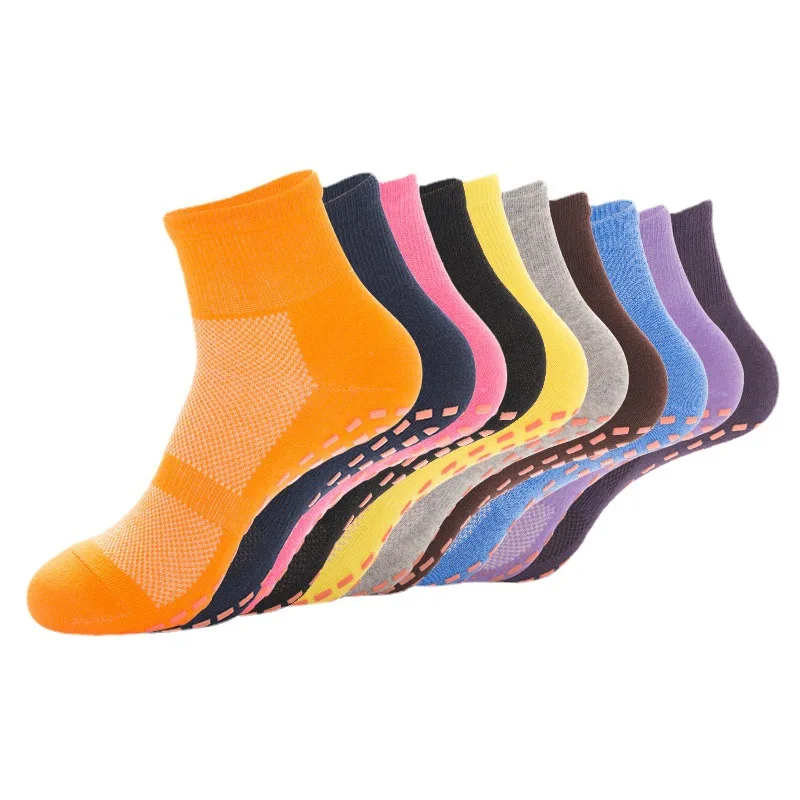 OEM Bulk Custom Logo Trampoline Park Socks Indoor Playground Anti Non Slip Grip Jump Socks For Boy Grip Socks