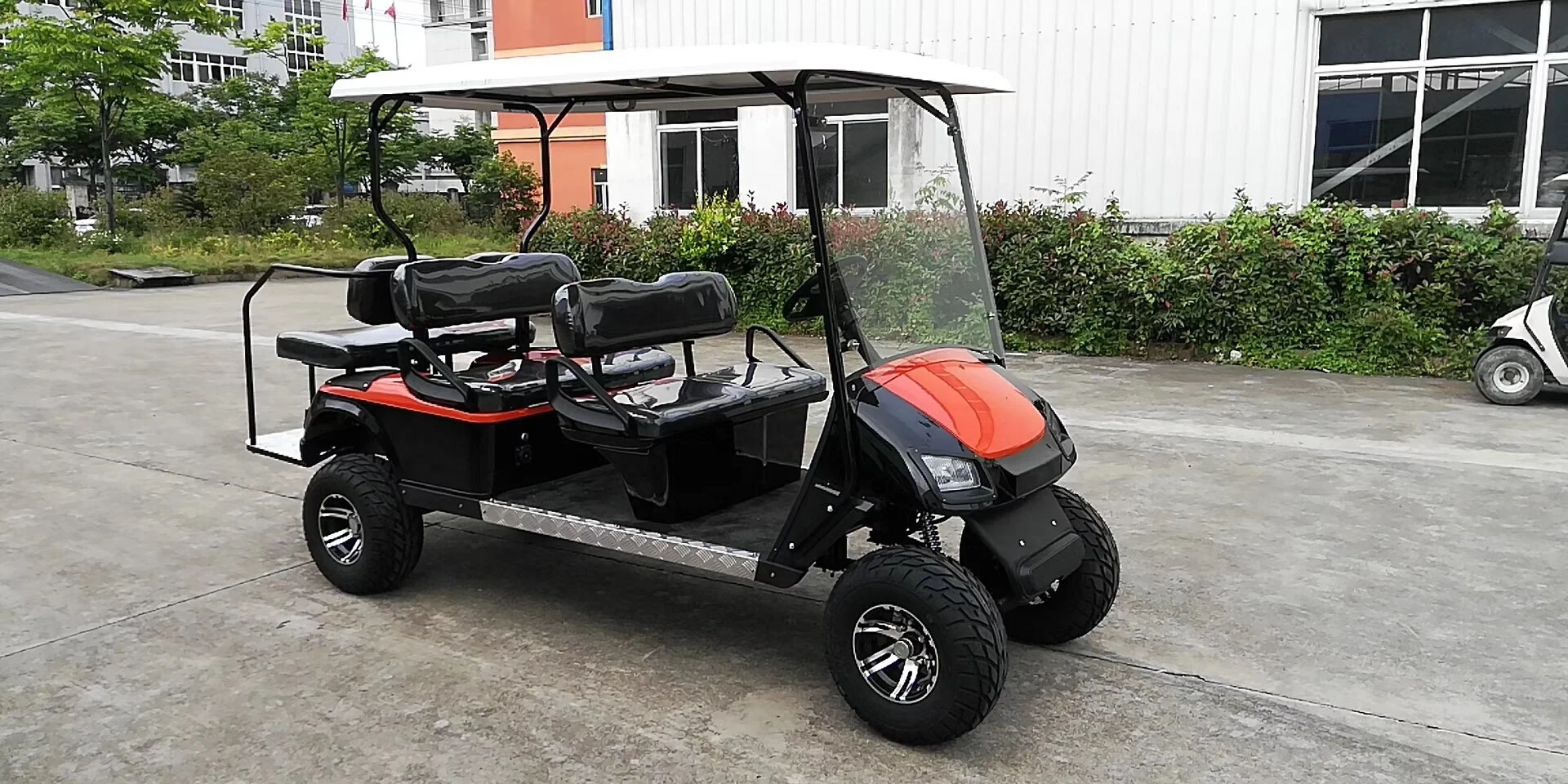 Профессиональная настраиваемая газовая или электрическая тележка для гольфа с 8 пассажирами 250 куб. См для аэропорта и отеля