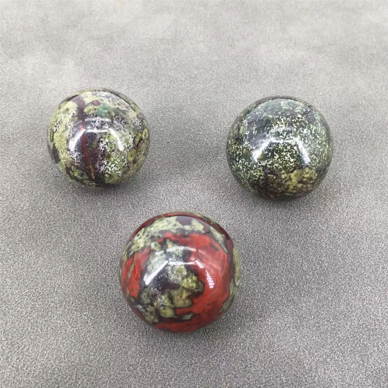 Natural High Quality Quartz Spheres Dragon Blood Stone Healing Crystal Magic Ball Sphere for home decor